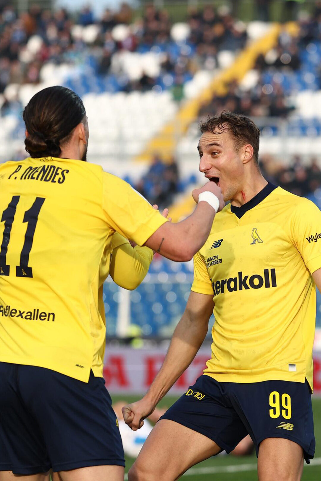 giocatori del Modena FC esultano dopo un gol